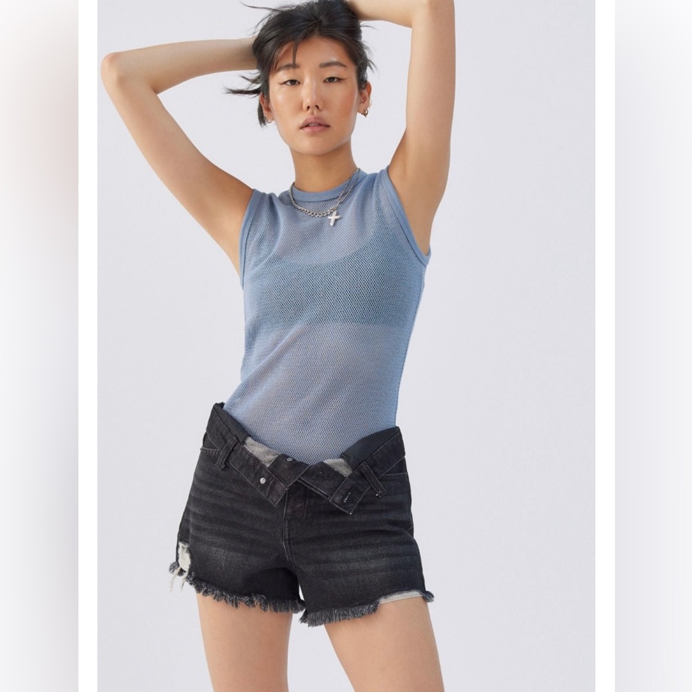BDG Foldover V-Front Denim Shorts, size 29, color washed black